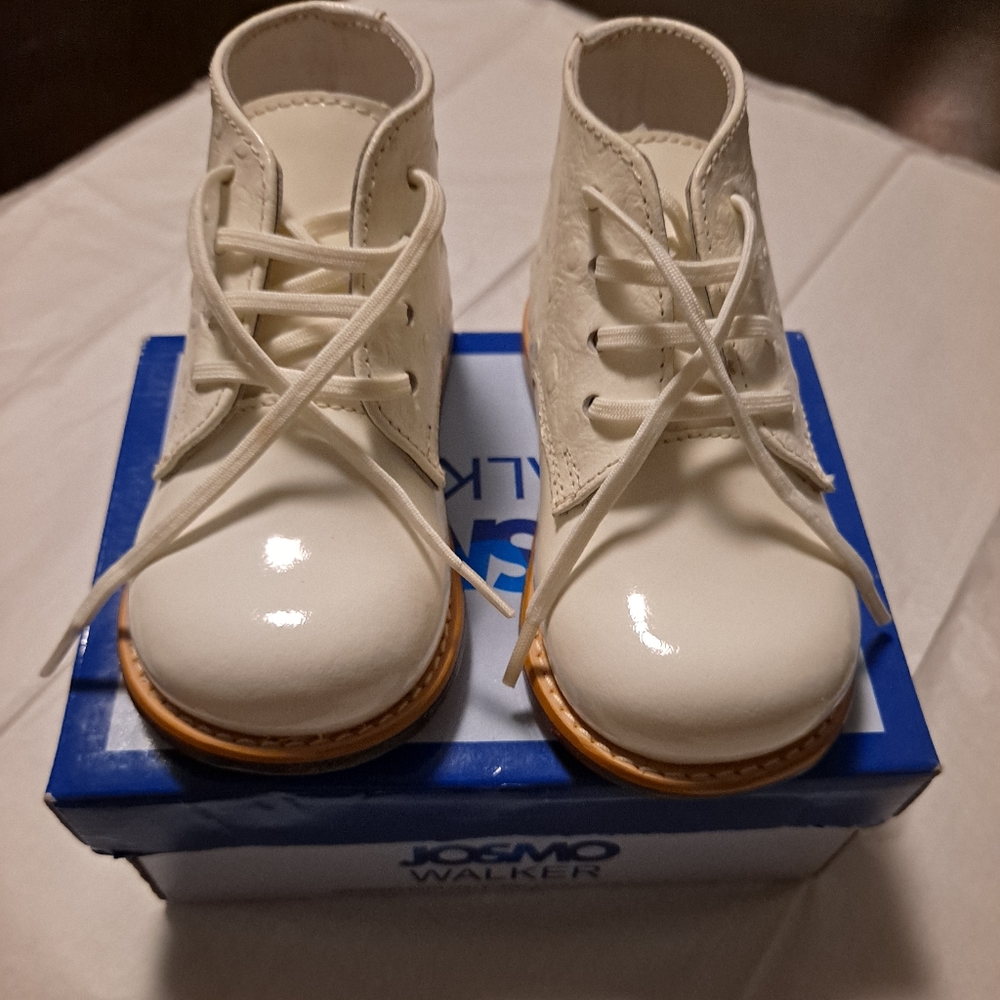EXCLUSIVE JOSMO WALKING SHOES